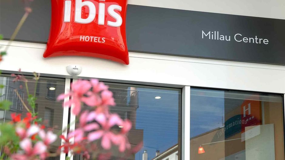 Hotel Ibis Millau Exterior