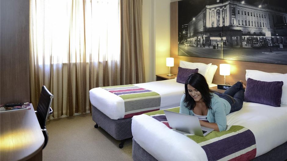Mercure Grosvenor Hotel Adelaide Room