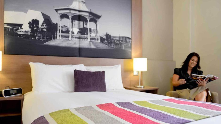 Mercure Grosvenor Hotel Adelaide Room