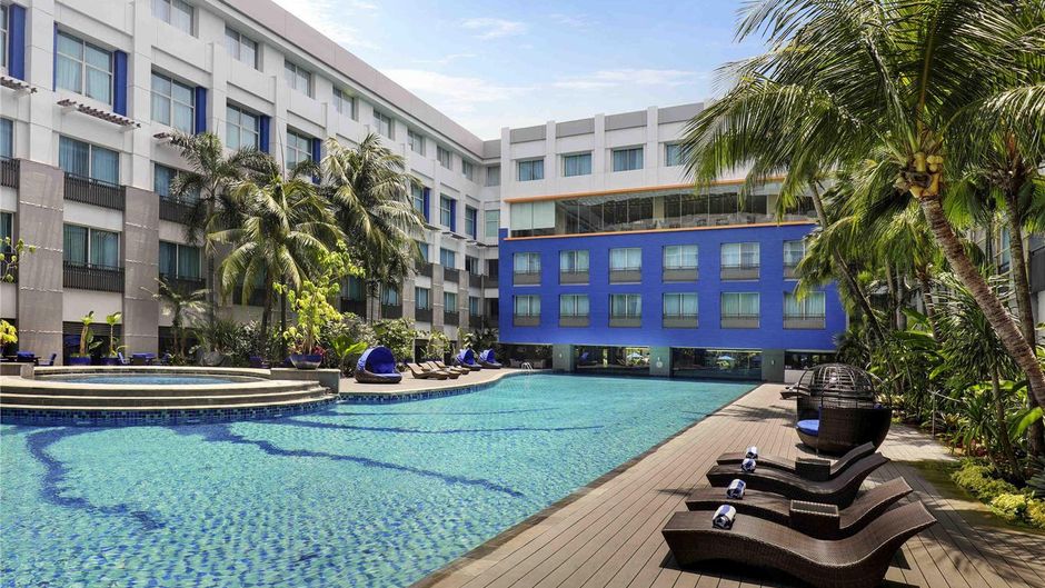 Novotel Mangga Dua Pool