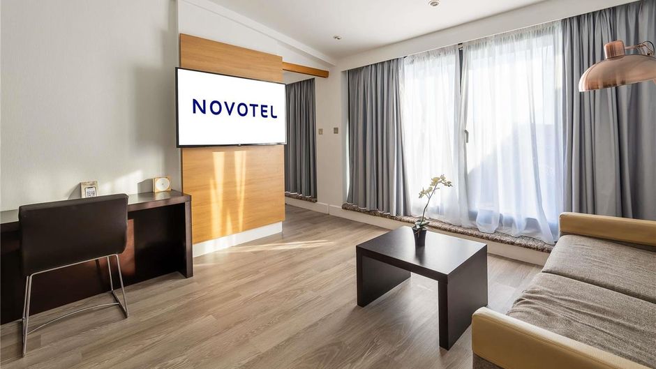 Novotel Cardiff Centre Suite