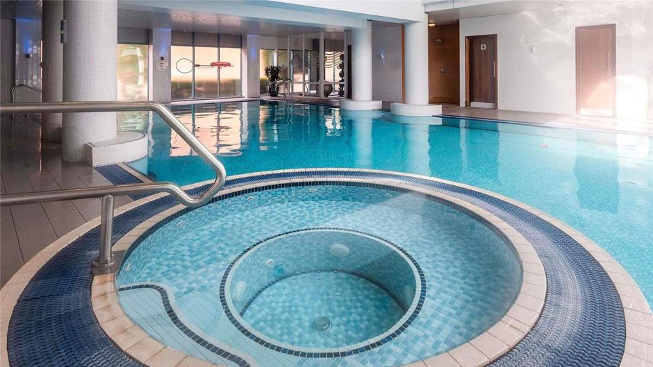 Novotel Cardiff Centre Pool