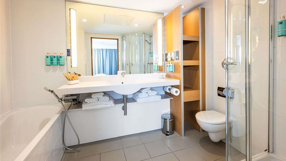 Novotel Cardiff Centre Suite