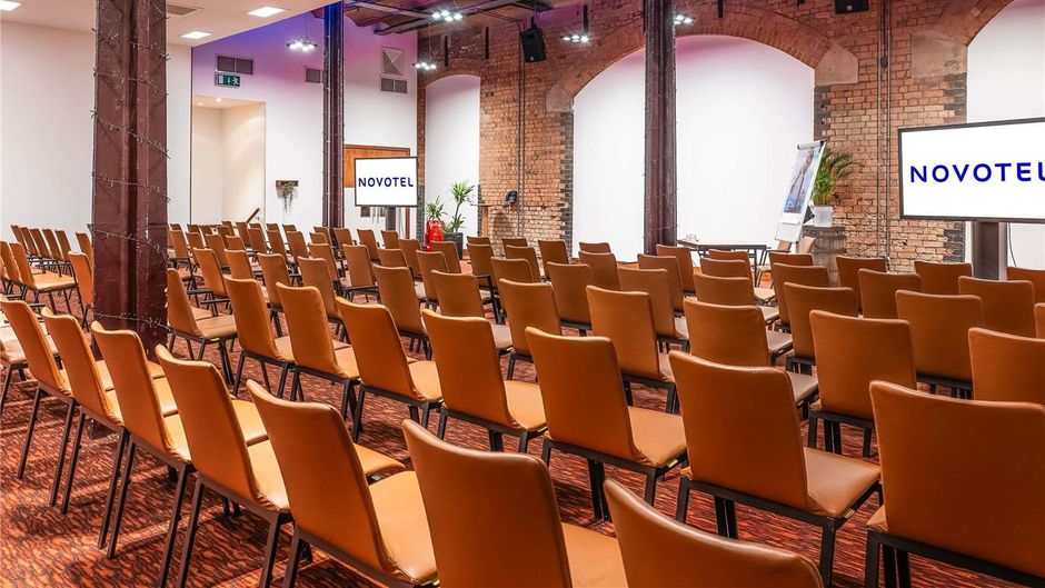 Novotel Cardiff Centre Meeting