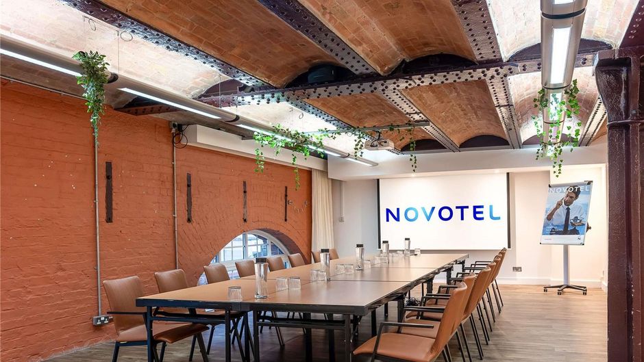 Novotel Cardiff Centre Meeting