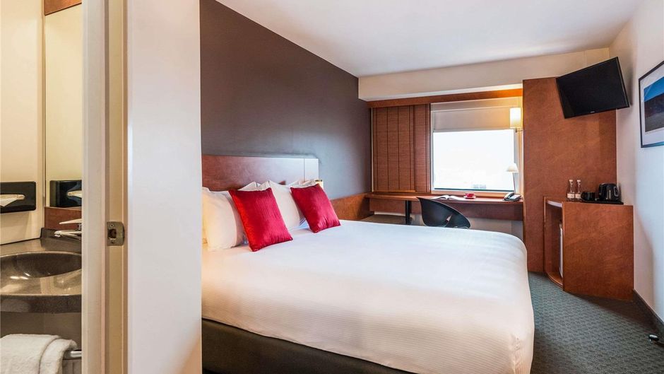 Ibis Christchurch Exterior
