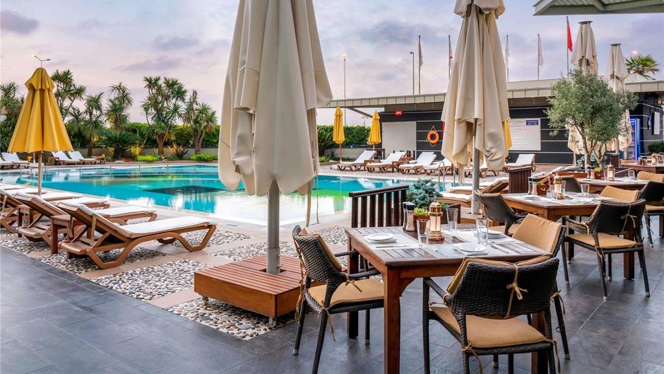 Novotel Istanbul Pool