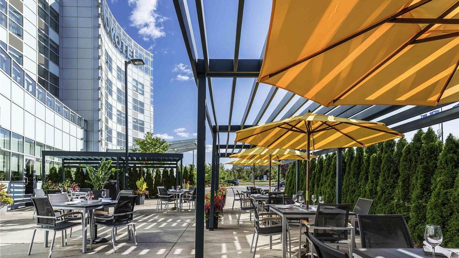 Novotel Montreal Aeroport Exterior