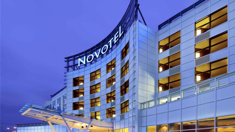 Novotel Montreal Aeroport Exterior