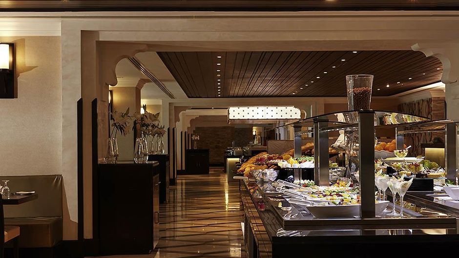 Pullman Zamzam Grand Suites Restaurant