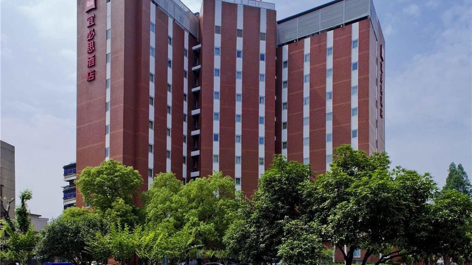Hotel Ibis Wuhan Exterior