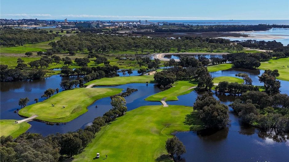 Mercure Bunbury Sanctuary Golf Resort Exterior