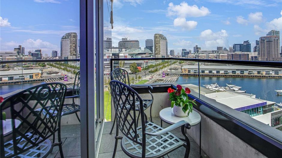The Sebel Residences Melbourne Docklands Room
