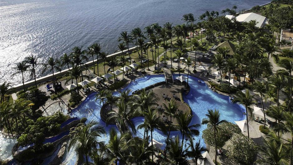 Sofitel Philippine Plaza Manila Pool