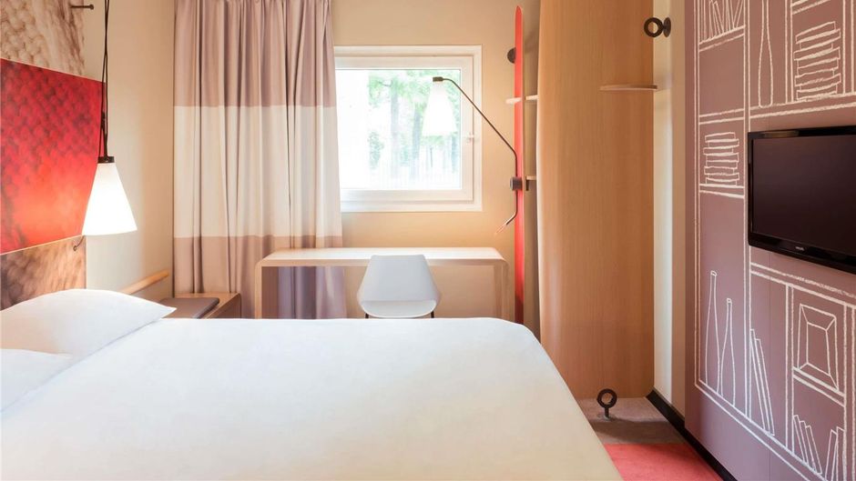 Ibis Birmingham Airport Hotel Room