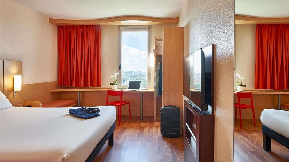 Ibis Barcelona Santa Coloma Room