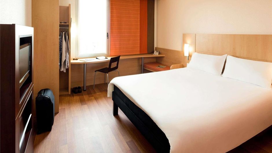 Ibis Barcelona Santa Coloma Exterior