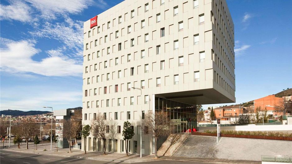 Ibis Barcelona Santa Coloma Exterior