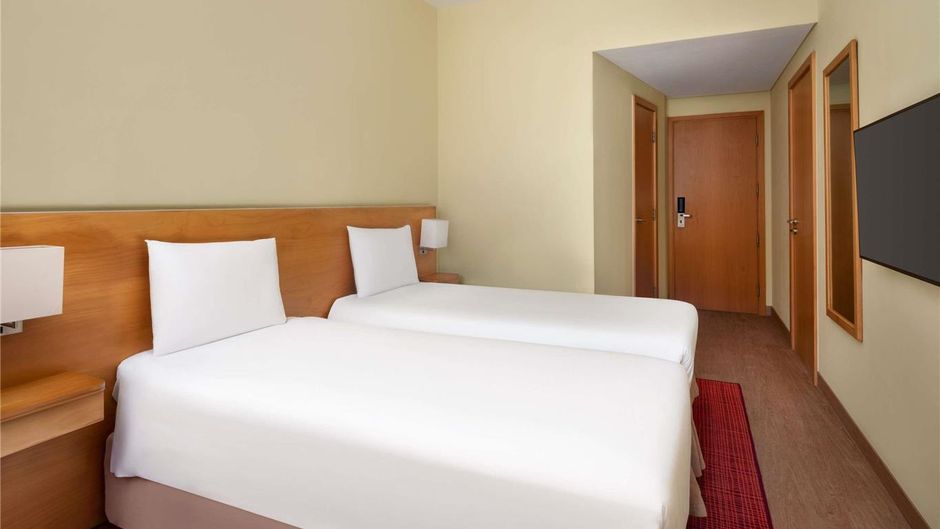 Ibis Mall Avenue Dubai Room