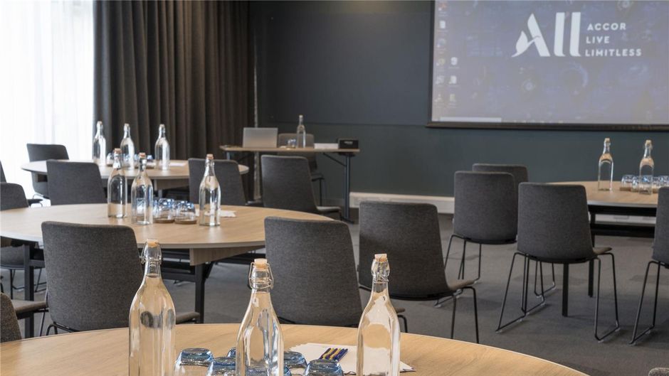 Novotel Edinburgh Park Meeting