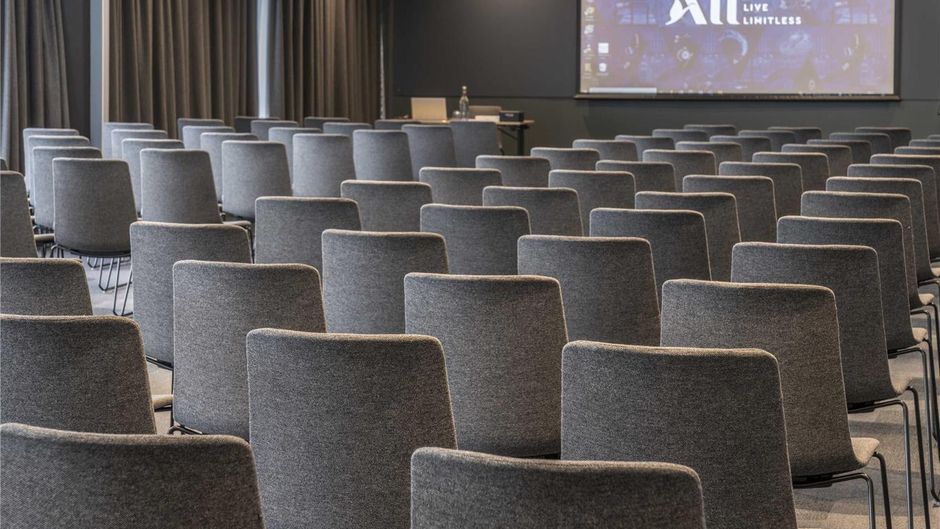 Novotel Edinburgh Park Meeting