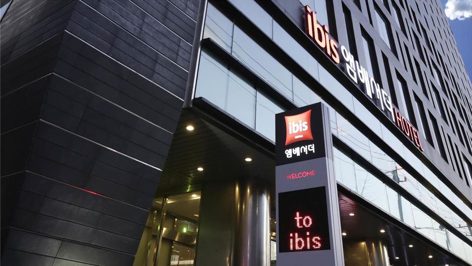 Hotel Ibis Ambassador Suwon Exterior
