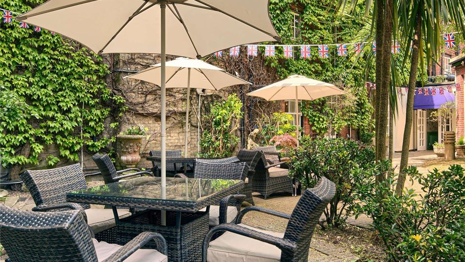 Mercure White Hart Salisbury Exterior
