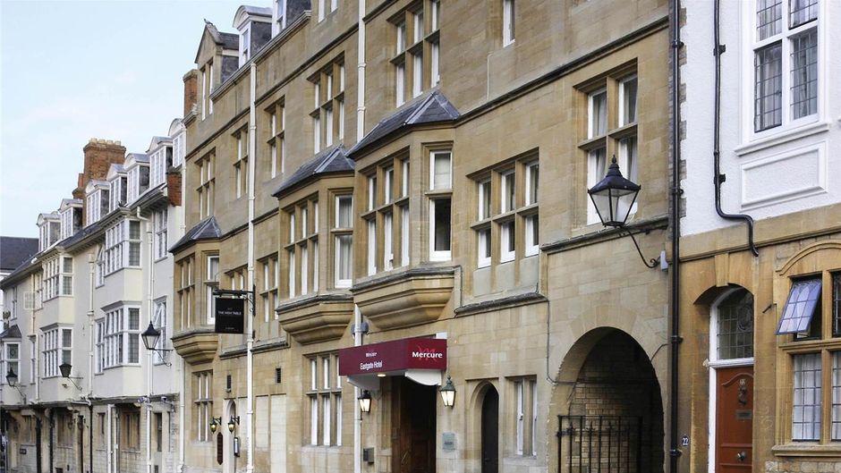 Mercure Eastgate Townhouse Exterior