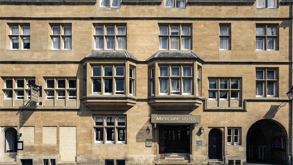 Mercure Eastgate Townhouse Exterior