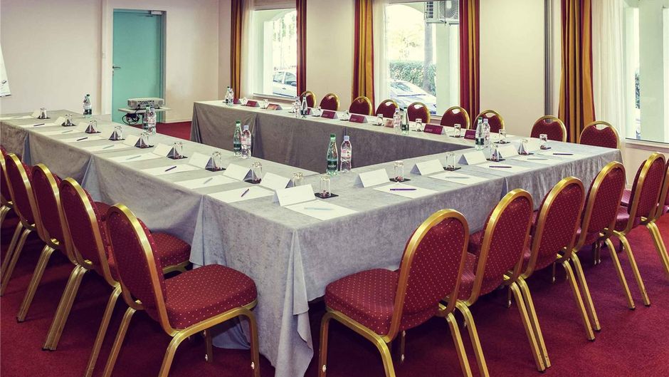 Mercure Thalassa Port Frejus Meeting
