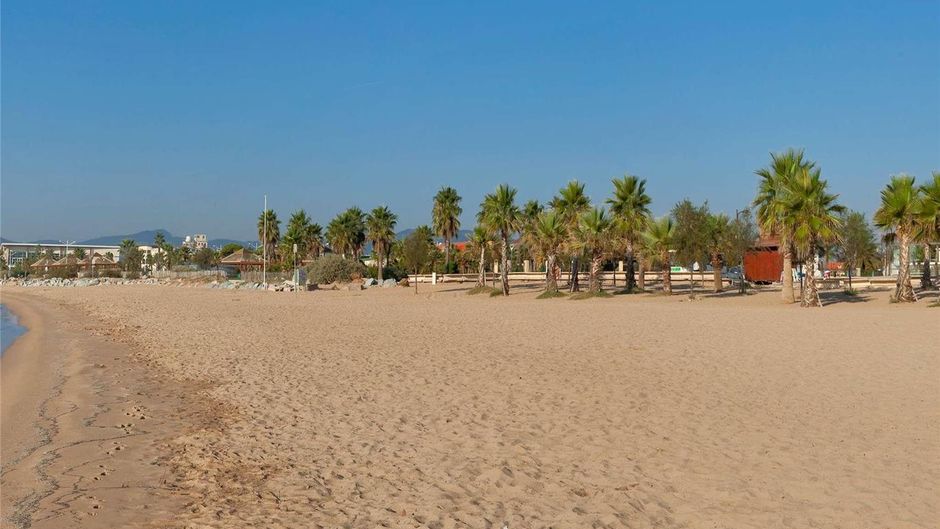 Mercure Thalassa Port Frejus Exterior