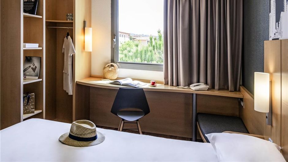 Hotel Ibis Cannes Mouans Sartoux Room