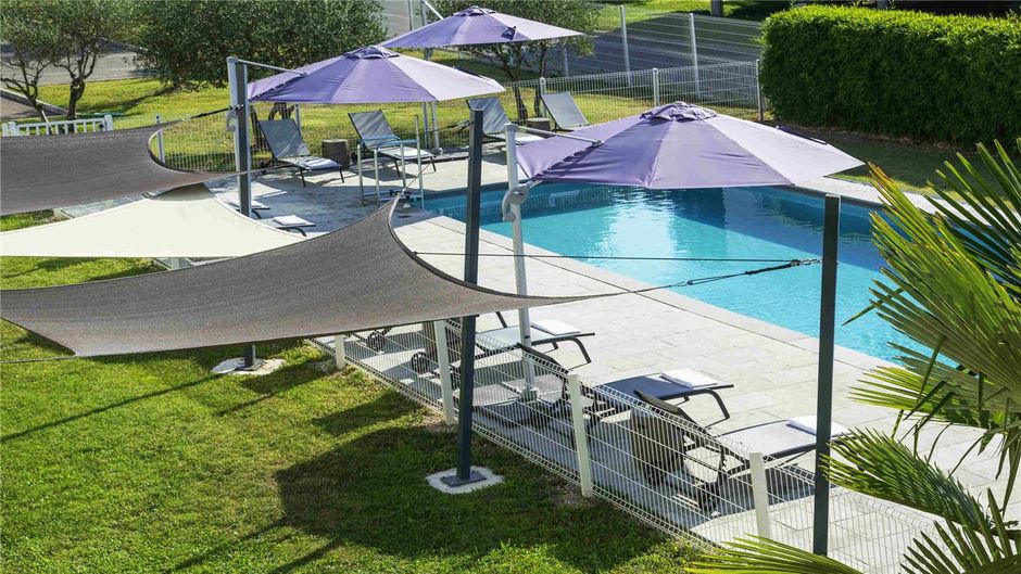 Ibis Styles Pertuis Pool