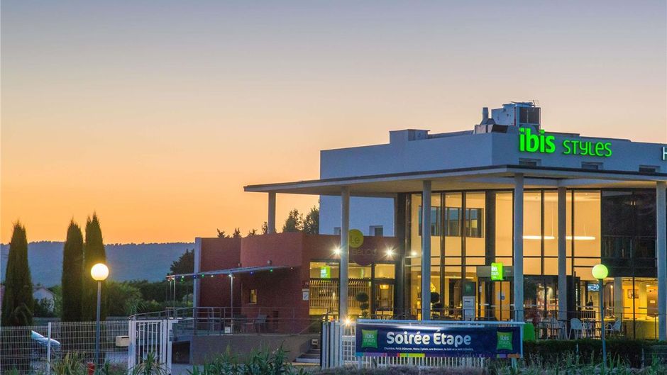 Ibis Styles Pertuis Exterior