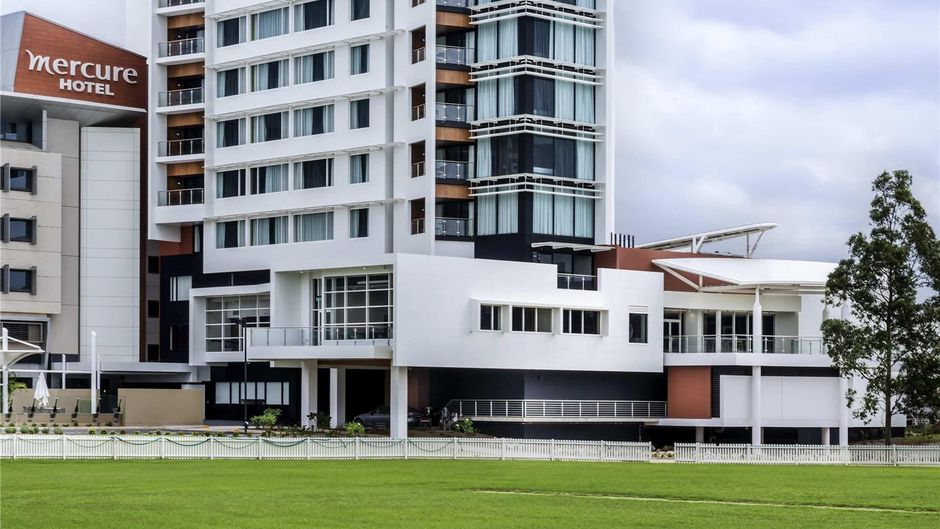 Mercure Sydney Liverpool Exterior