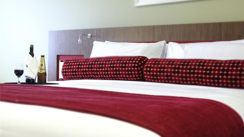 Mercure Sydney Liverpool Room