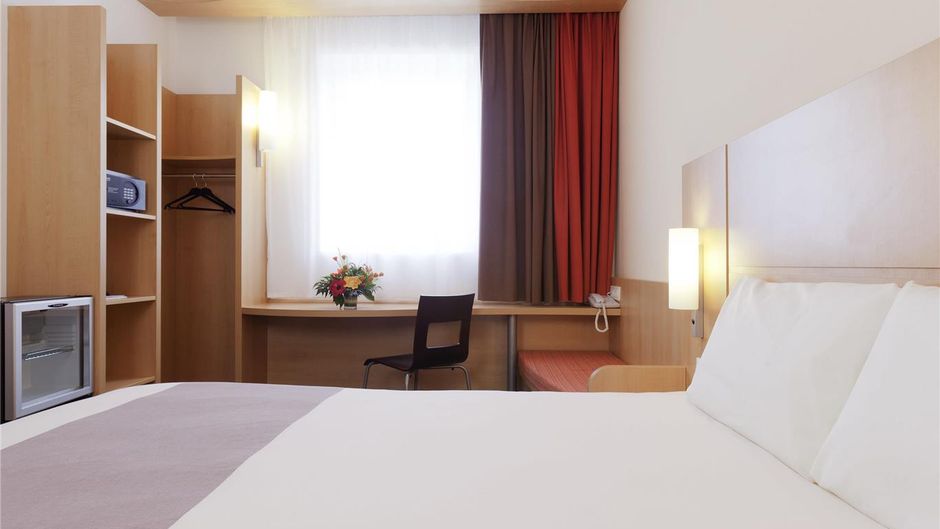 Ibis Bata Room