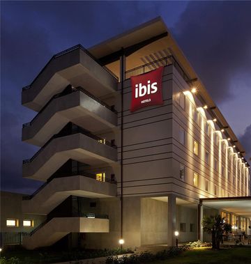 Ibis Bata