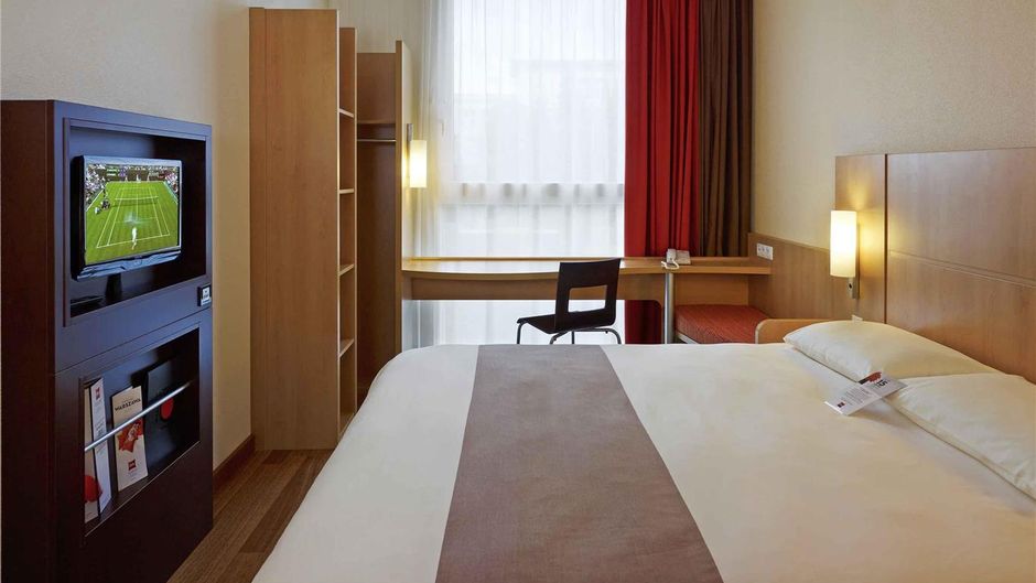 Ibis Warszawa Reduta Hotel Room