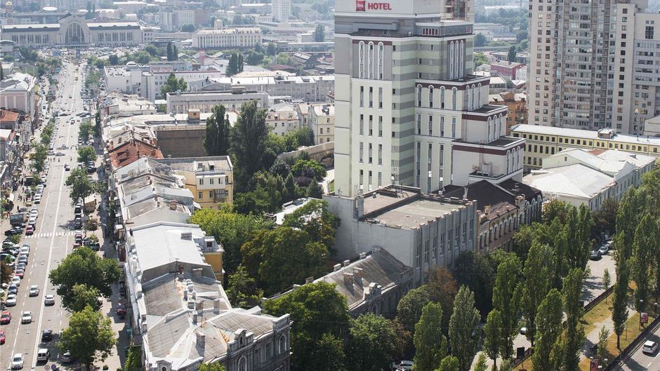 Ibis Kyiv City Center Exterior