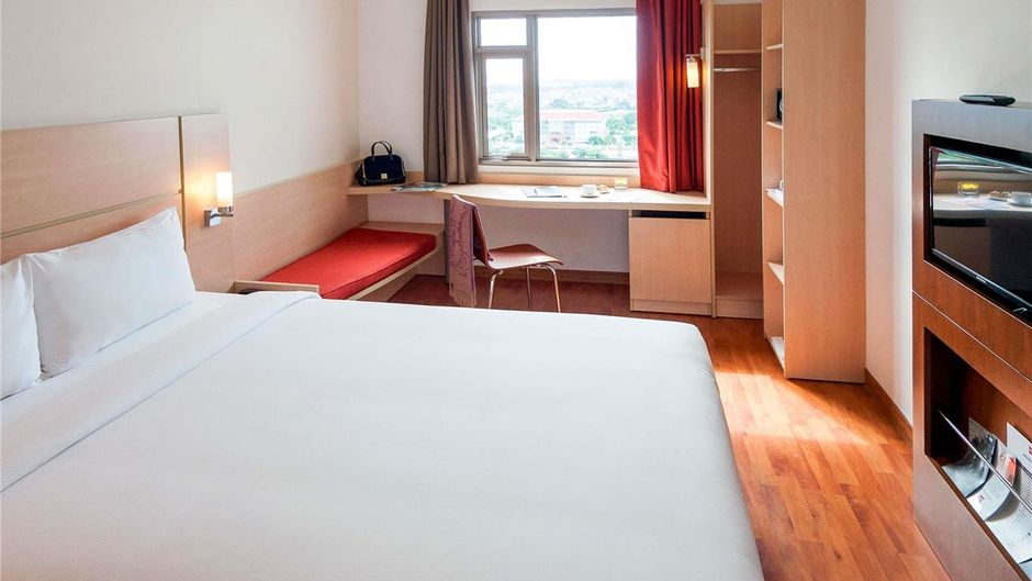 Ibis Saigon South Room