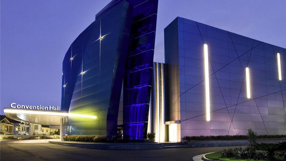 Novotel Bangka Golf & Convention Center Exterior