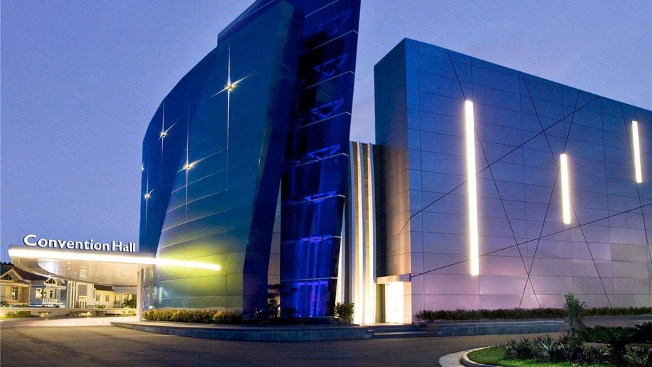 Novotel Bangka Golf & Convention Center Exterior