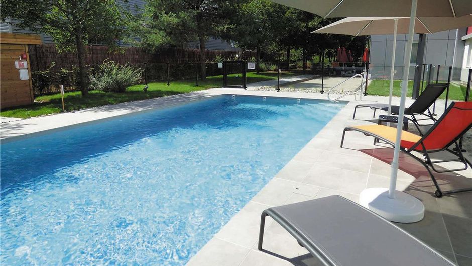 Ibis Saint Genis Pouilly Geneve Pool