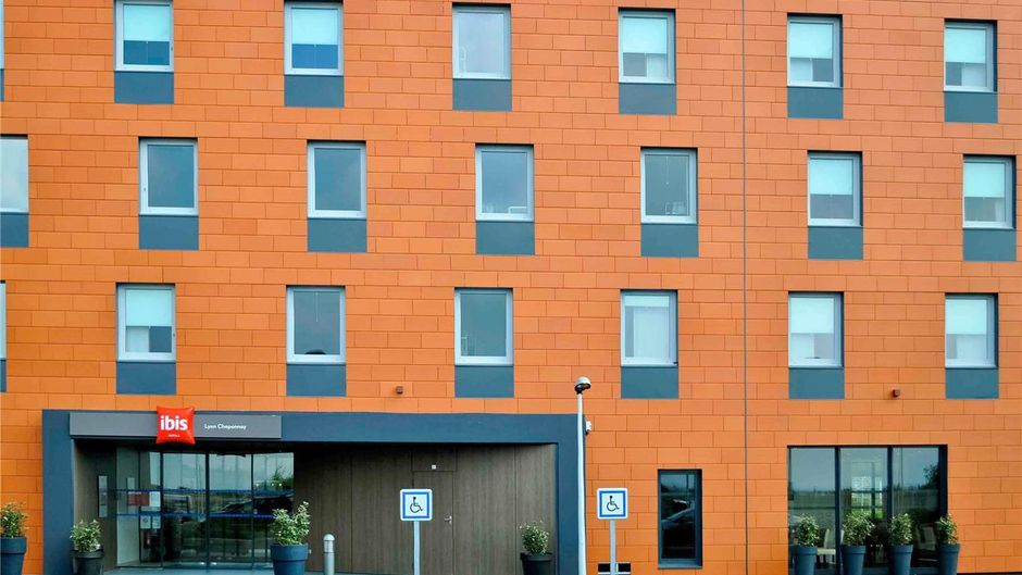 Ibis Lyon Est Chaponnay Exterior