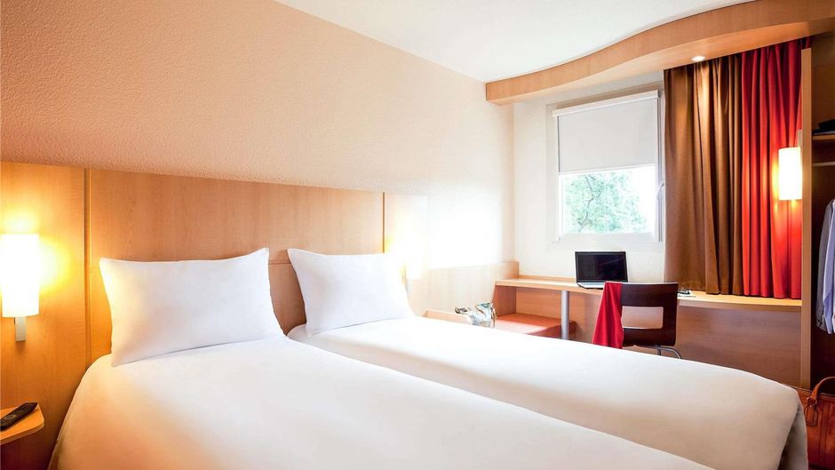 Ibis Lyon Est Chaponnay Exterior