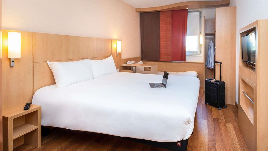 Ibis Lyon Est Chaponnay Exterior