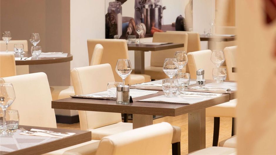 Ibis Lyon Est Chaponnay Restaurant