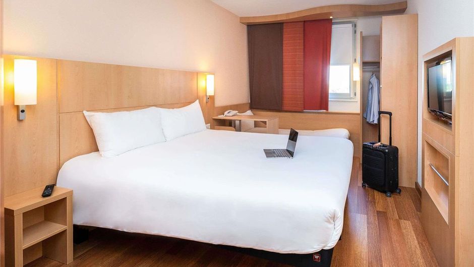 Ibis Lyon Est Chaponnay Exterior