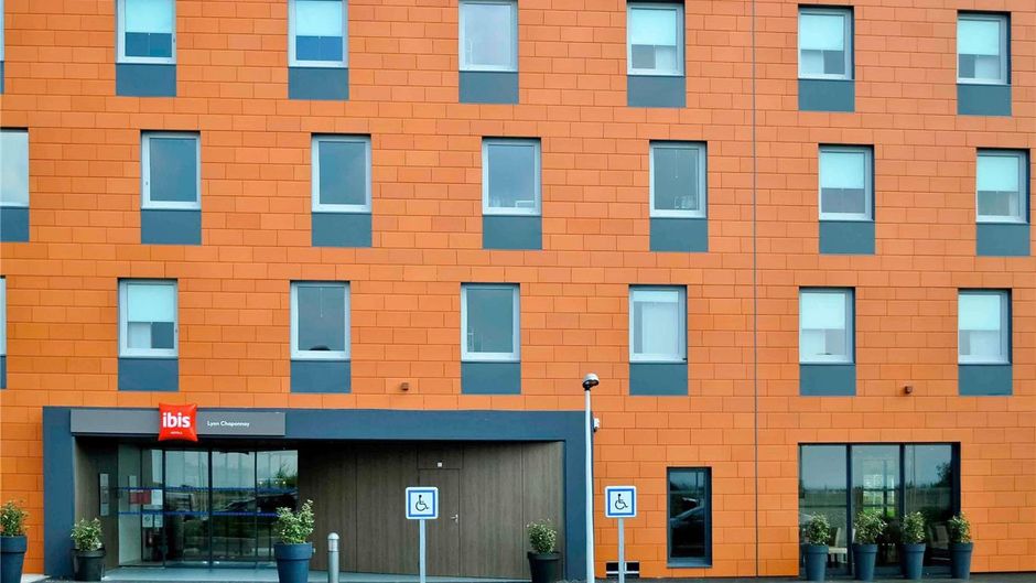 Ibis Lyon Est Chaponnay Exterior